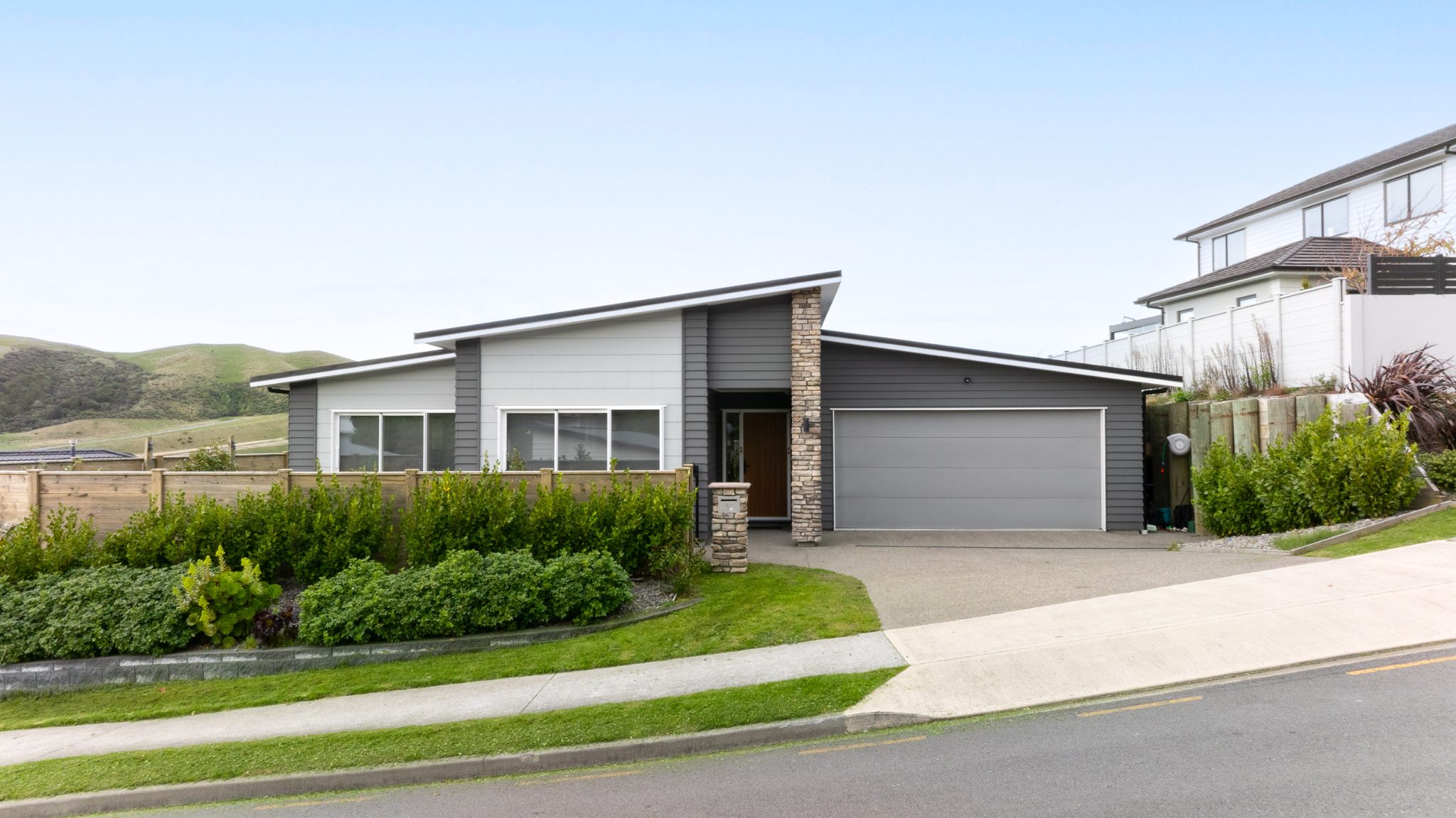 Four Bedroom Single Level Home In Churton Park — slide 1