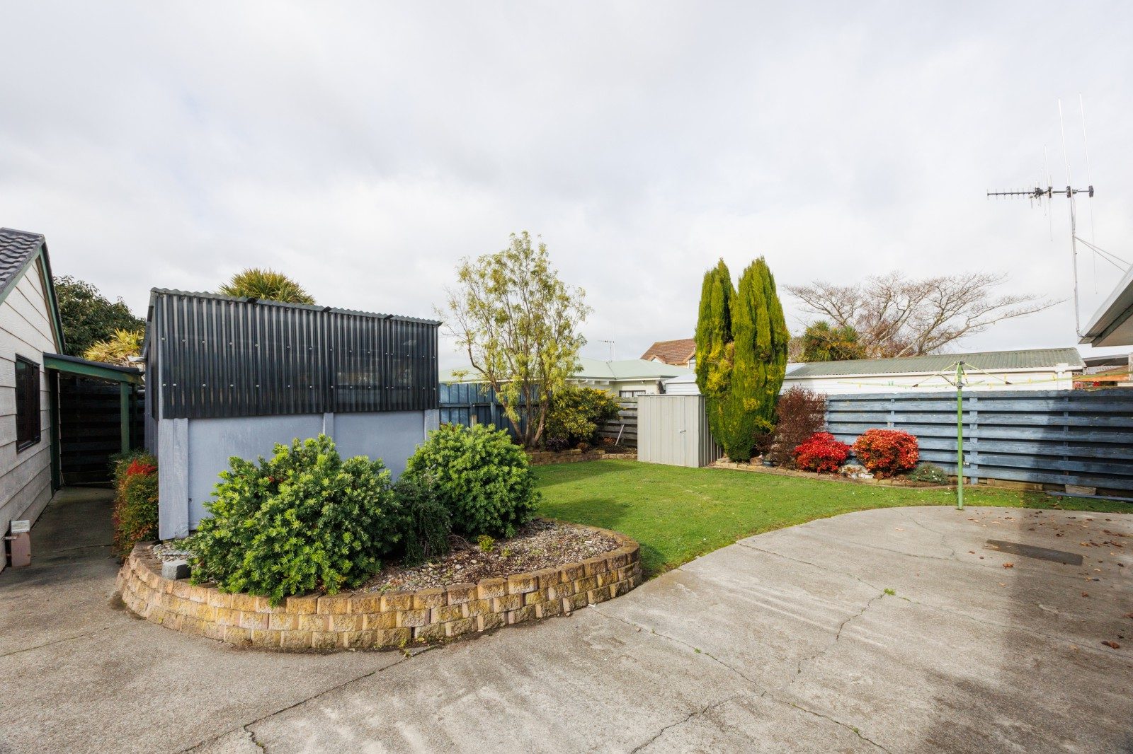 Welcome to this beautifully presented family home! — slide 26