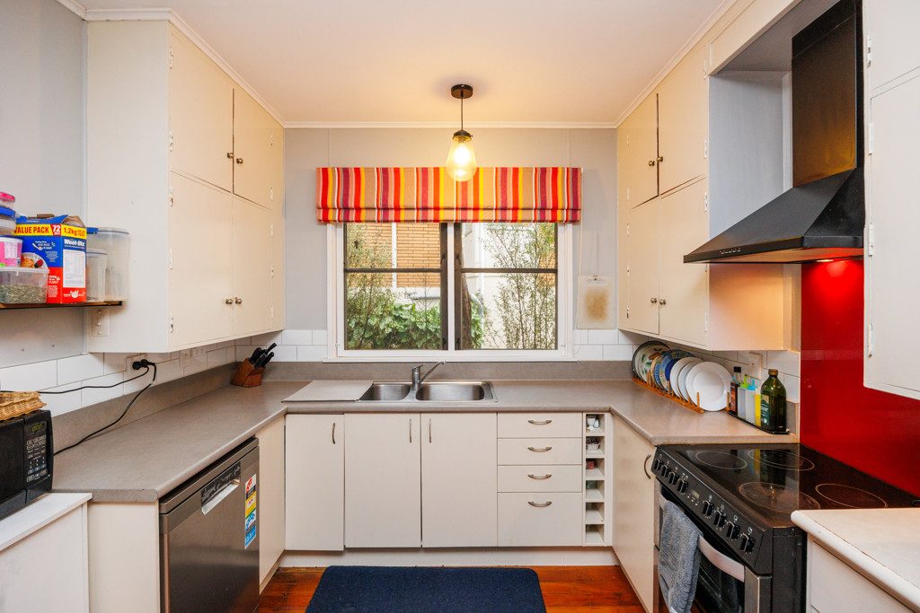 Feilding - Family Living with Views — slide 2