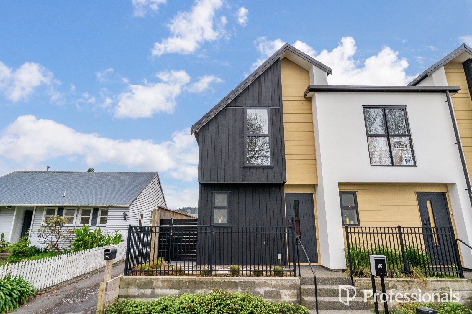 Bright & Modern 2-Bed End Unit, Move In Today — slide 1
