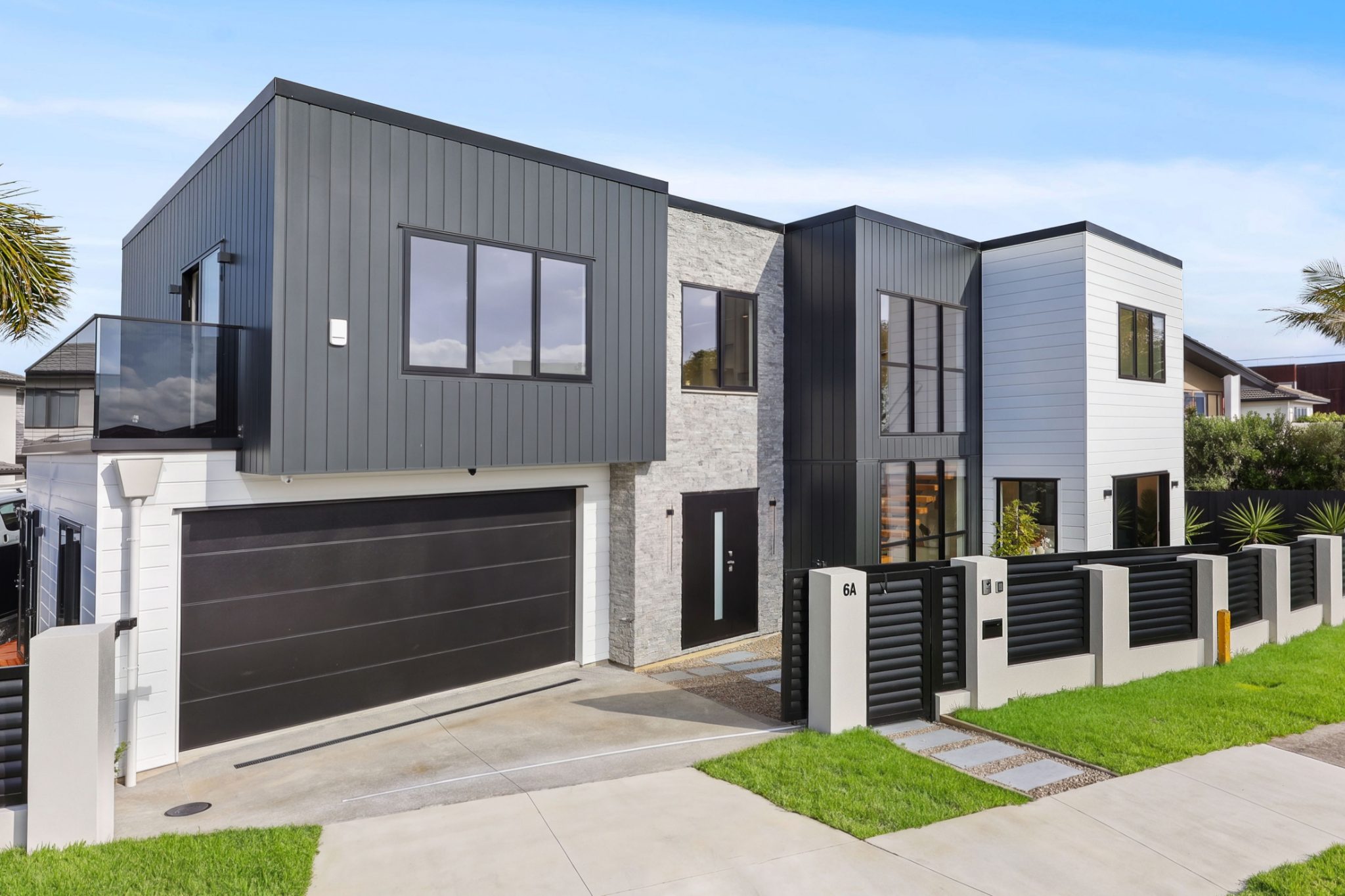 Contemporary Luxury in Bucklands Beach — slide 1