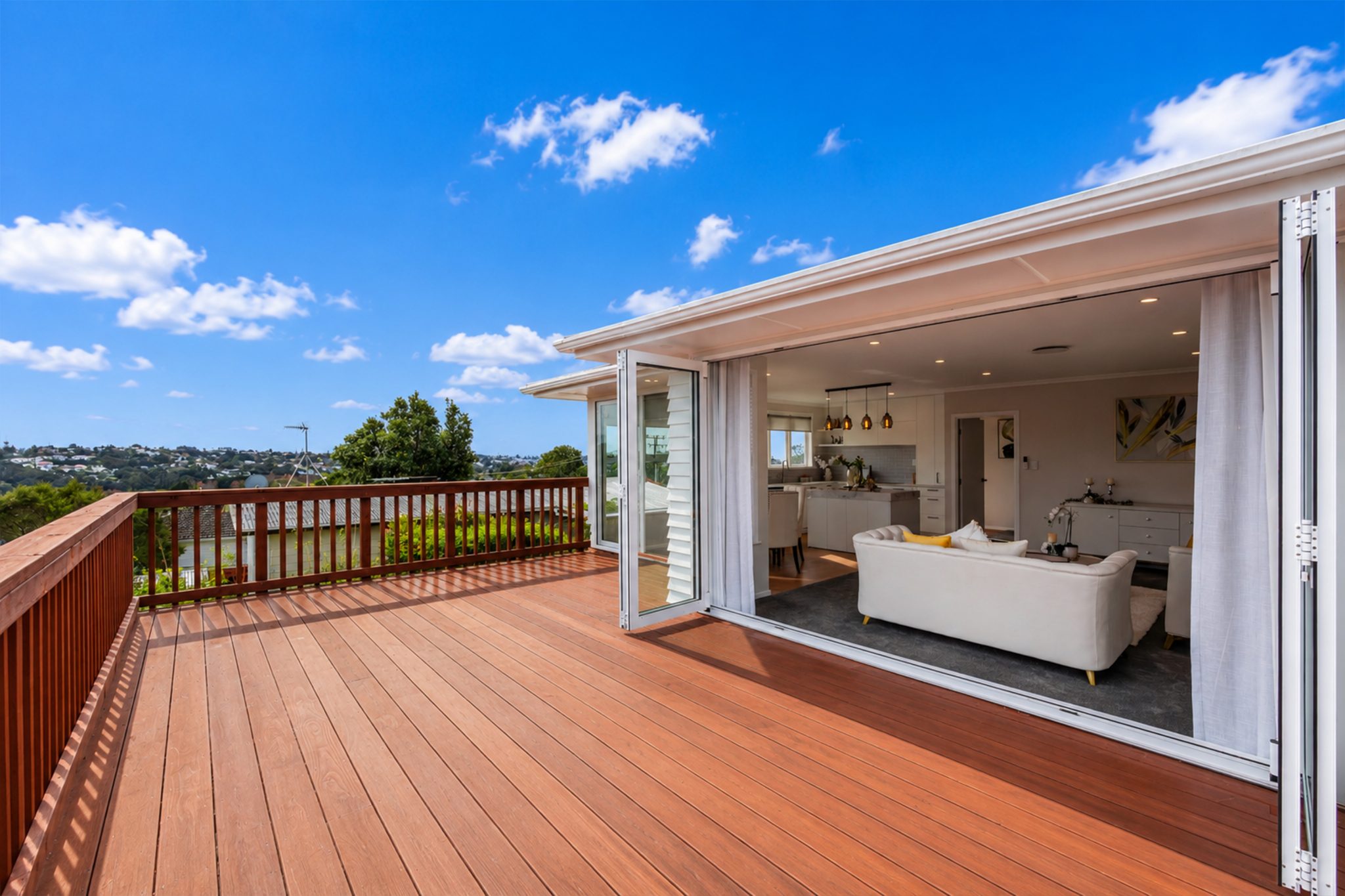 Renovated Family Haven on 809m2 Land — slide 2