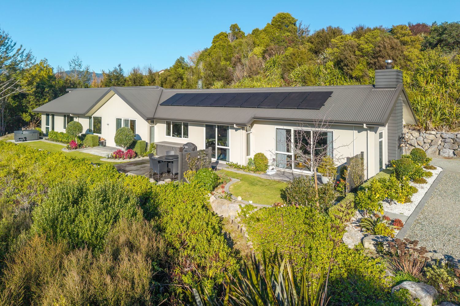 Peace, privacy & panoramic views, close to village — slide 2