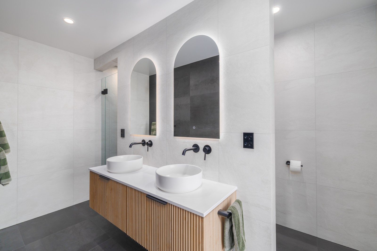 Secluded lifestyle living on four hectares — slide 2