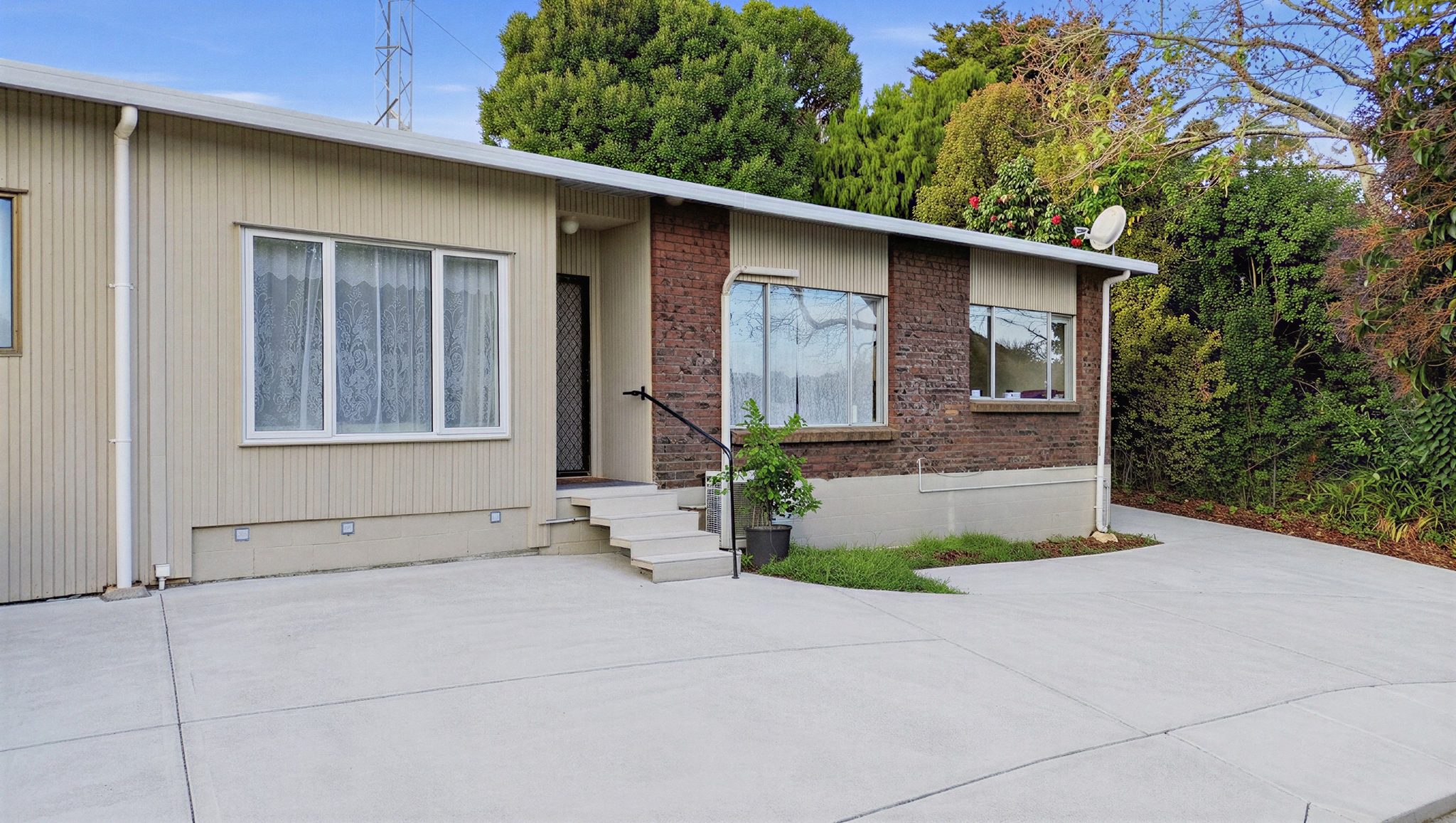 Renovated, Low maintenance, Westlake Girls Zoned — slide 2