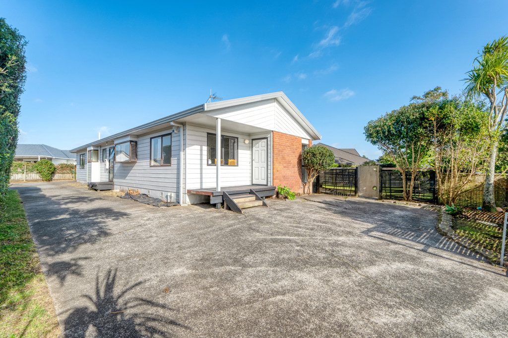 682m² Freehold, Single-Level, Endless Potential — slide 2