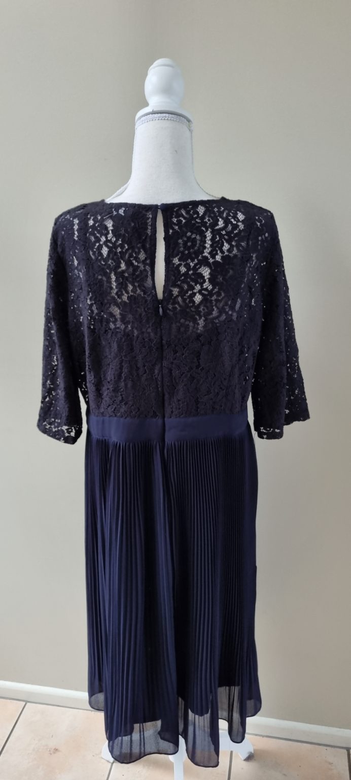 Sara Dress size 16, image 3