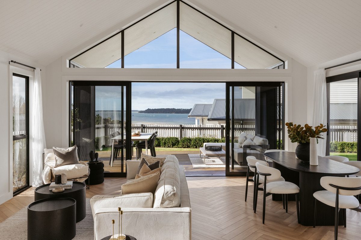 Modern Architectural Residence with Panoramic View — slide 1
