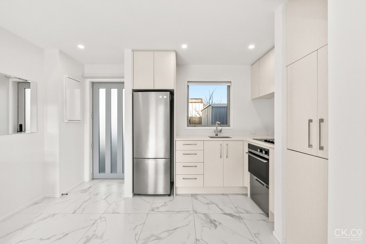Modern, Low-Maintenance Living — slide 2