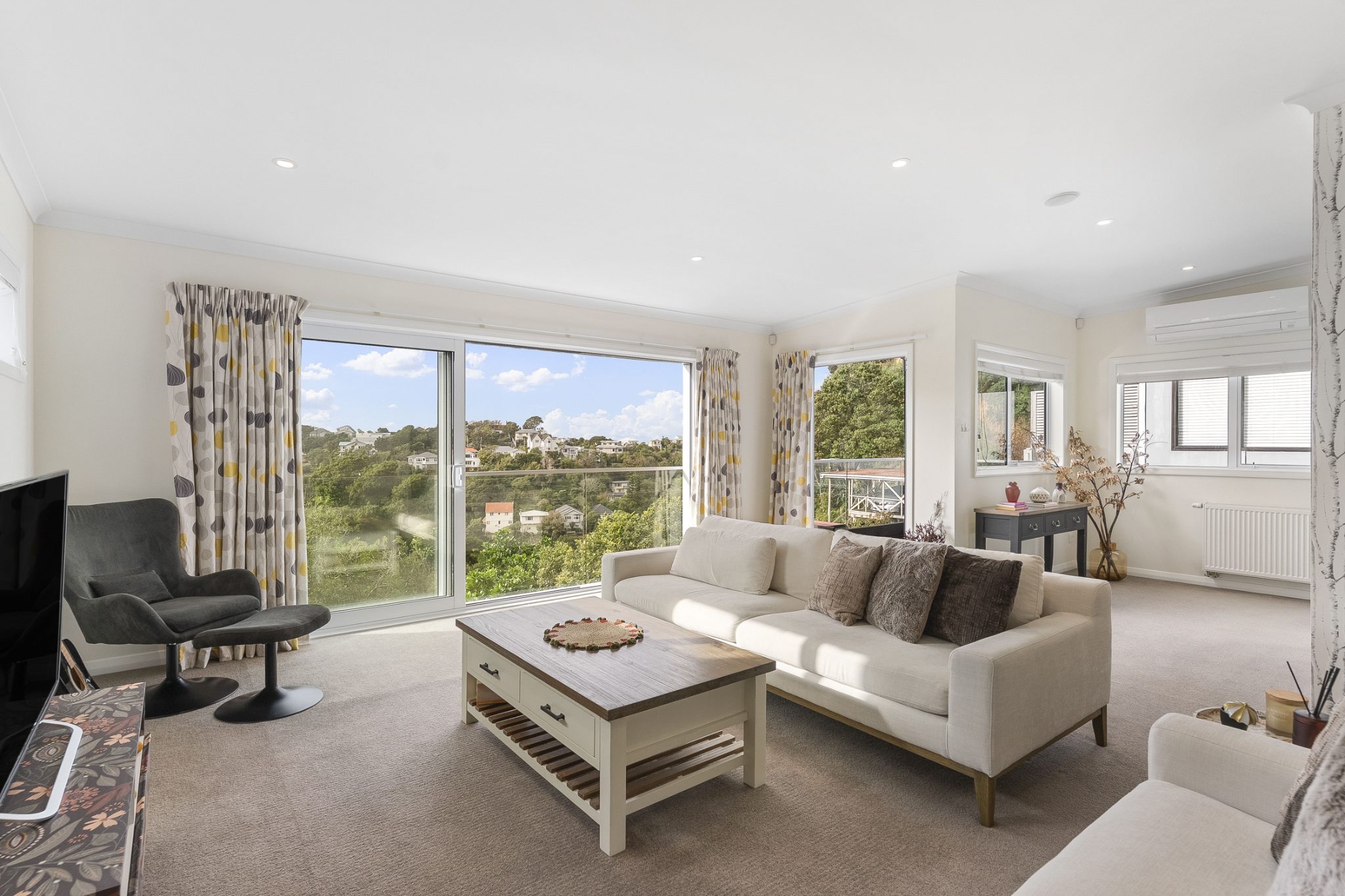 Stylish, Modern Easy Care Living — slide 2