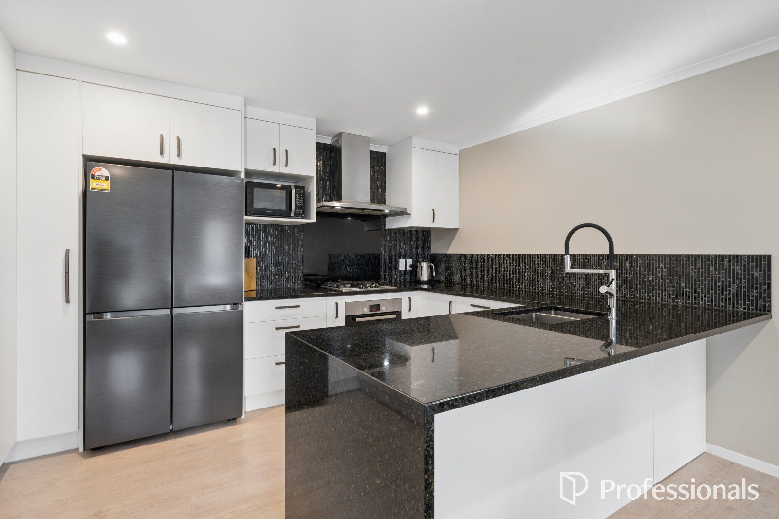 Classy 4 Bedroom 2 Bathroom — slide 2
