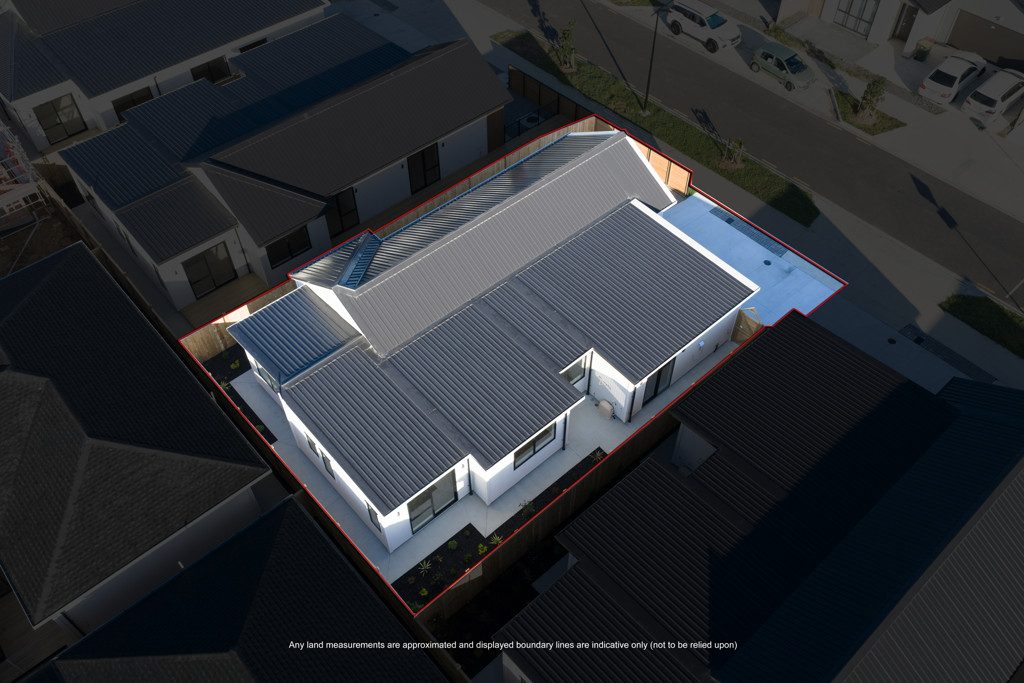 High Spec - Dual Kitchens & Dual Ensuites — slide 38