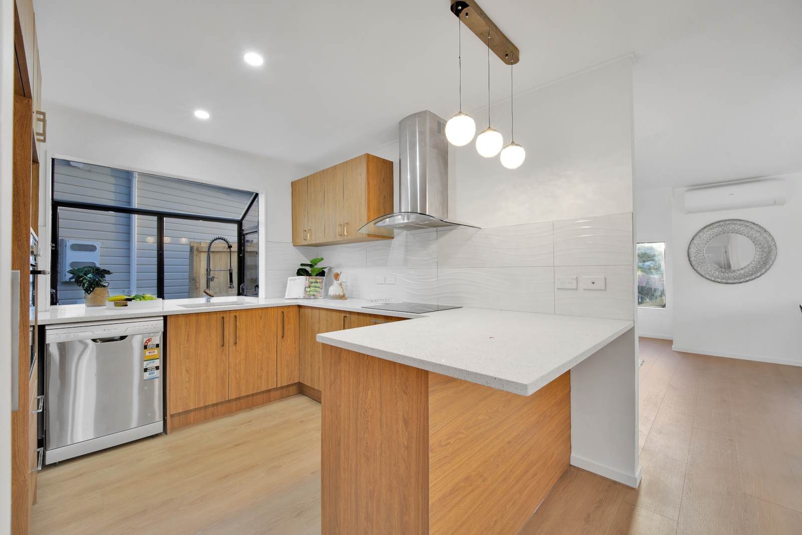 Freehold, Renovated & Sunny Home — slide 2