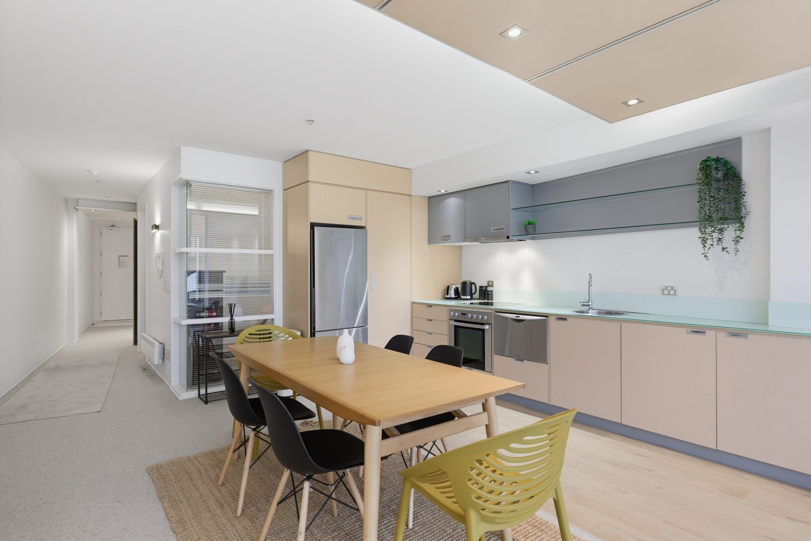 Northfacing Sunny CBD apartment at a great price! — slide 2