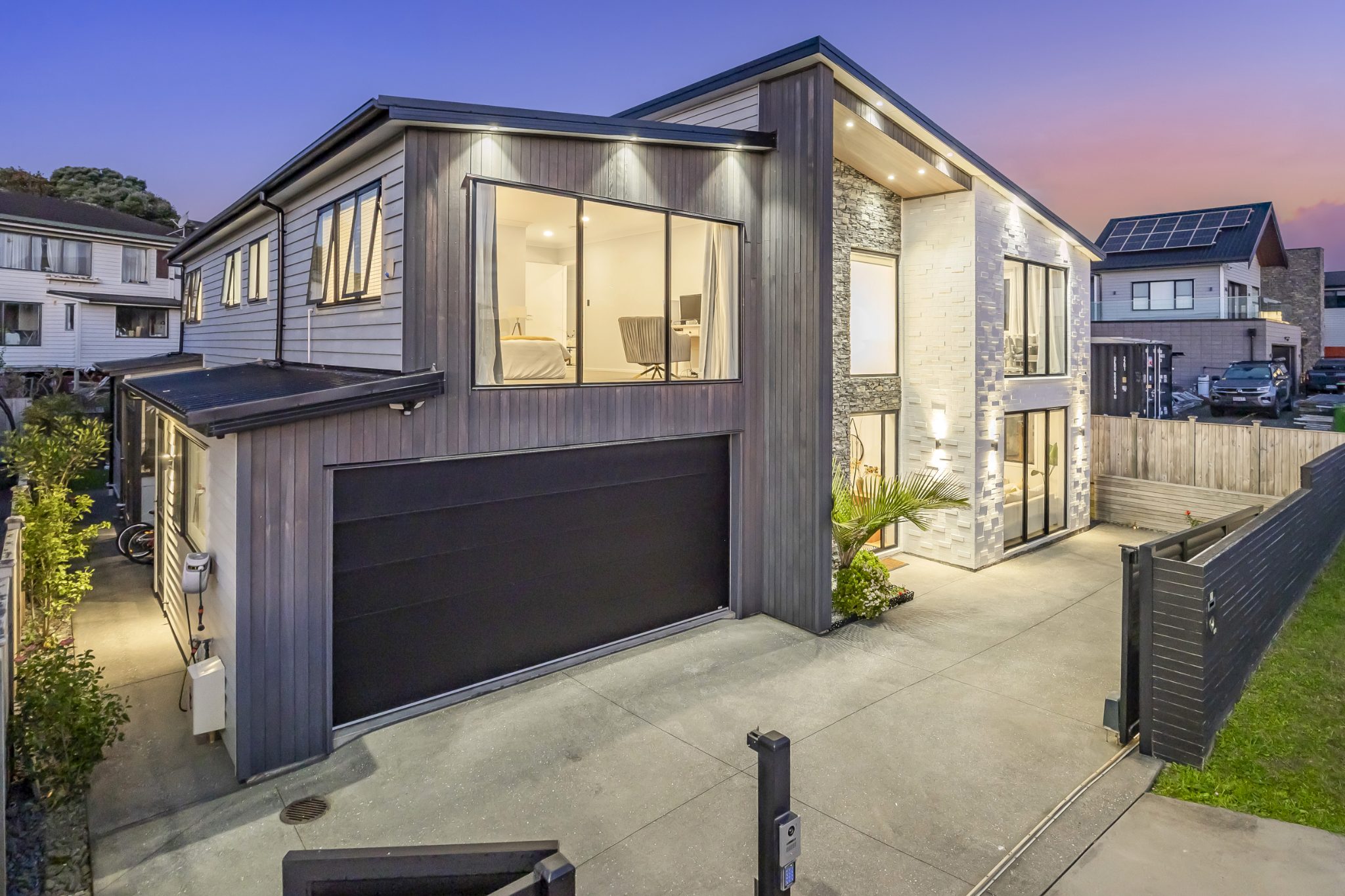 Luxury Almost New Residence | Prestigious Pinehill — slide 2