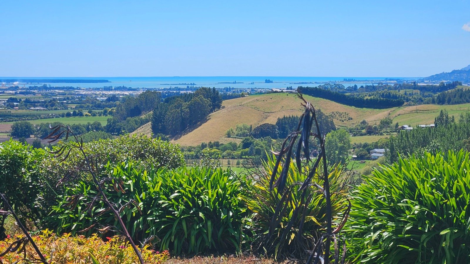Safe secure family retreat with outstanding views. — slide 2