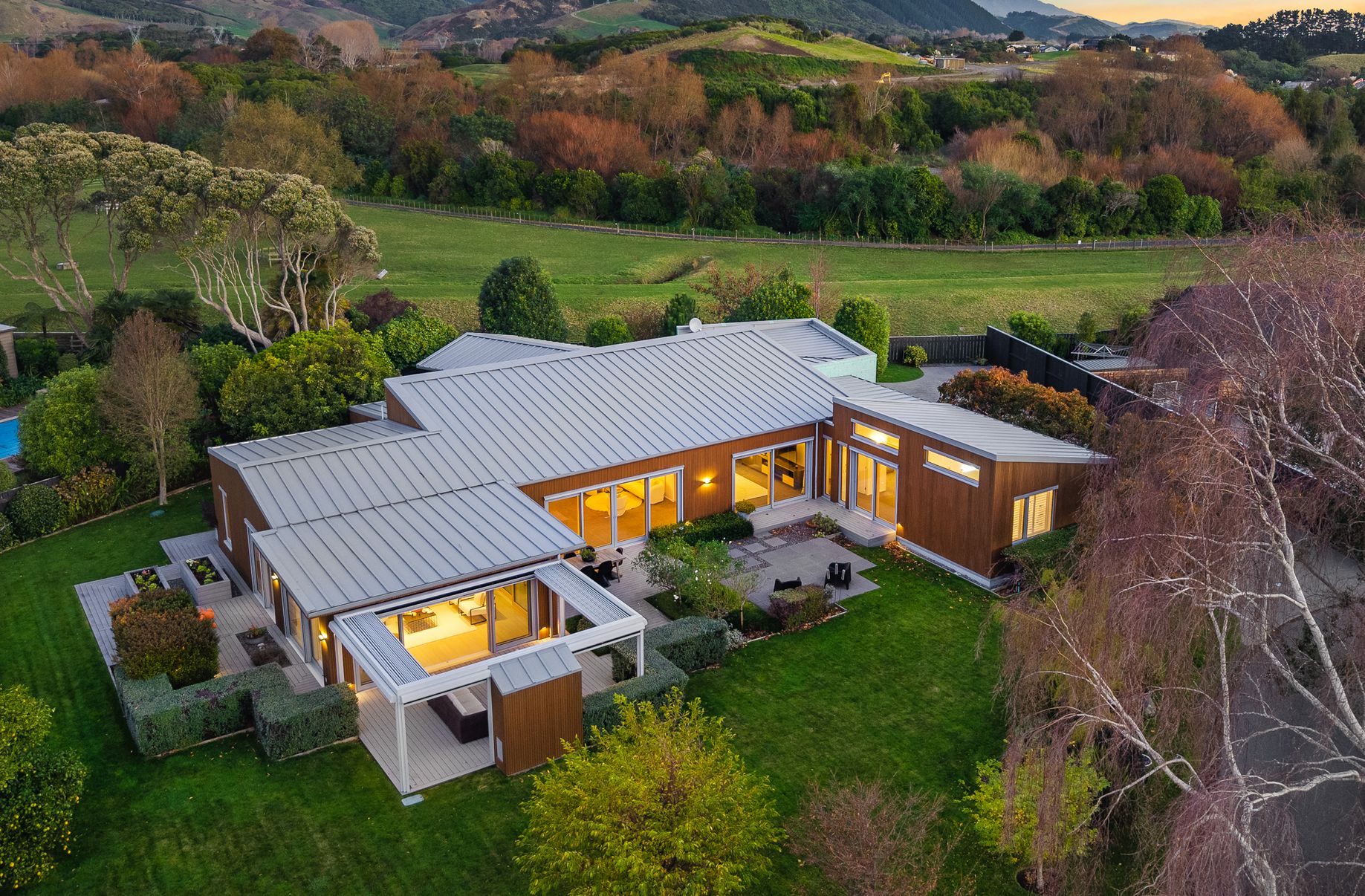 FLEXIBLE LAYOUT. PASSIVE HOME. HIGH SPEC. STYLISH. — slide 1