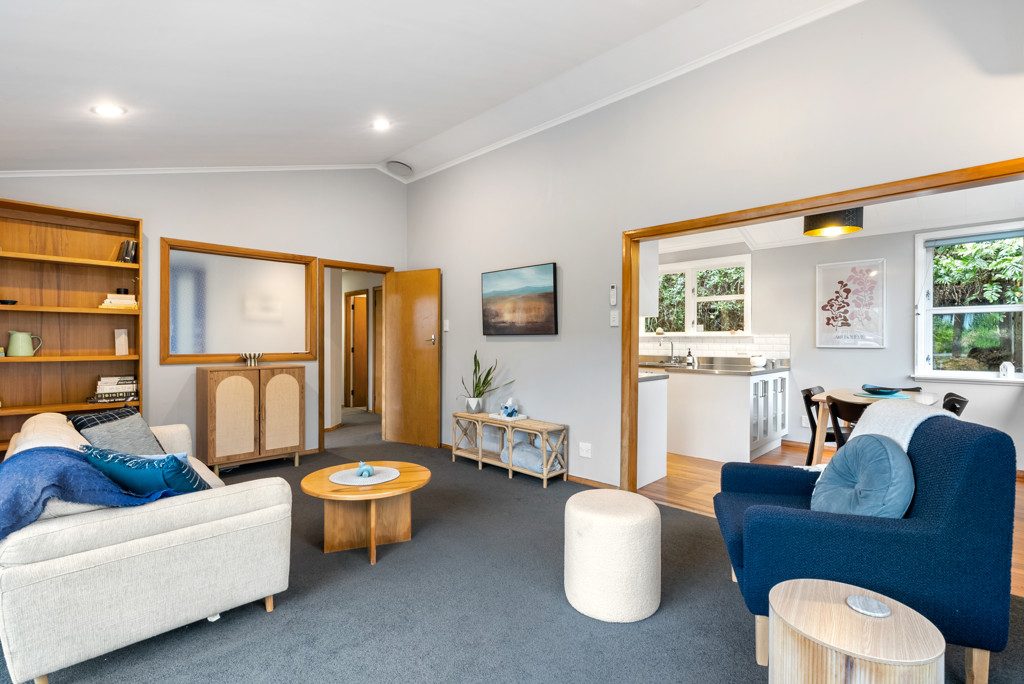 Mid Century Style. Sunny Ngaio Living — slide 2