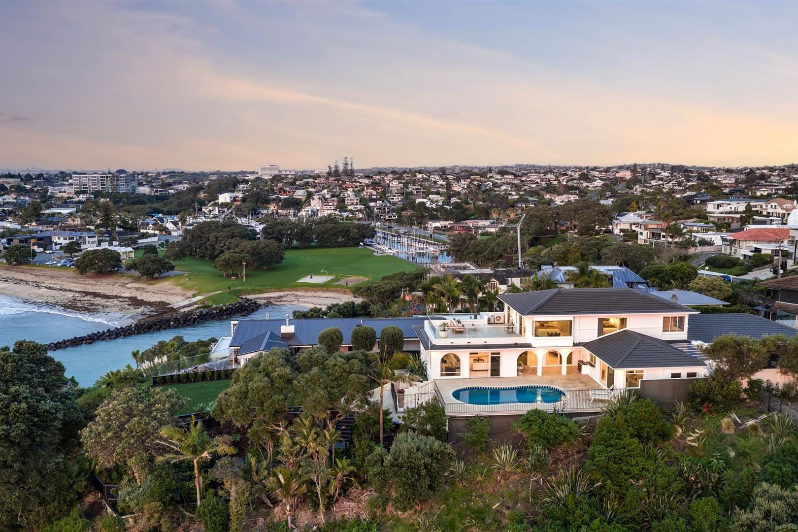 Reworked 70's Waterfront With World-Class Views — slide 2