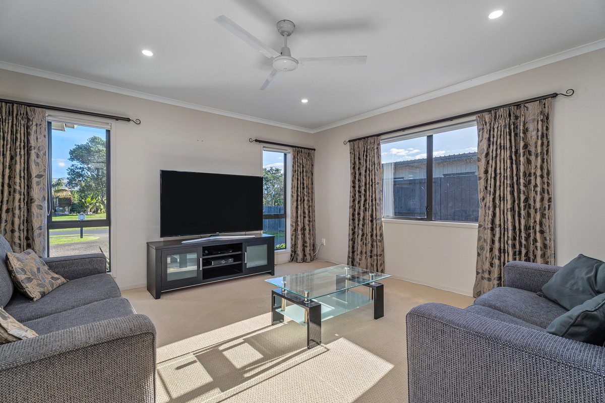 MODERN BRICK COMFORT - SUNNY, CENTRAL, WALKABLE — slide 2