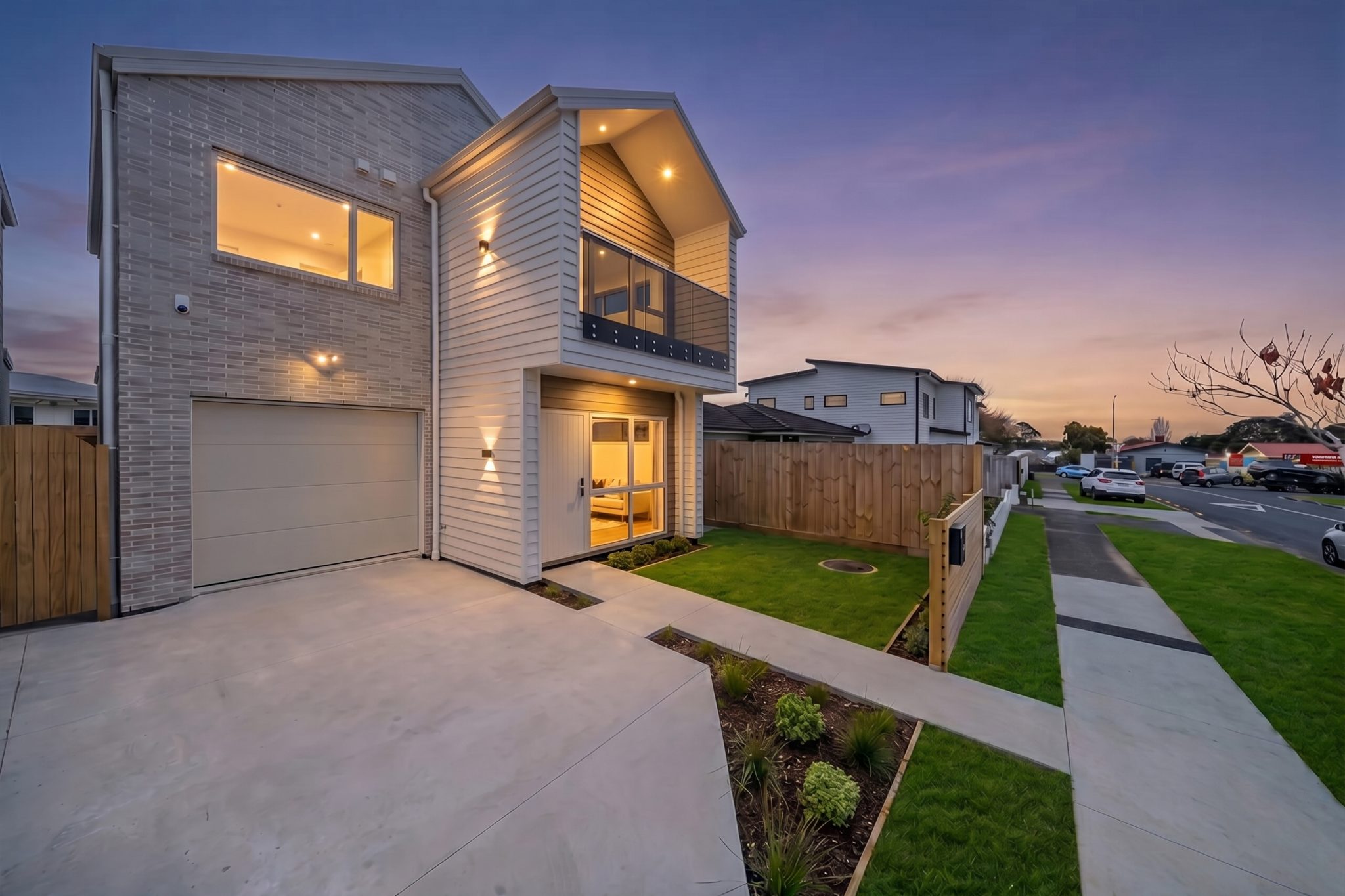 Standalone, Road frontage & Spacious Family Home — slide 2