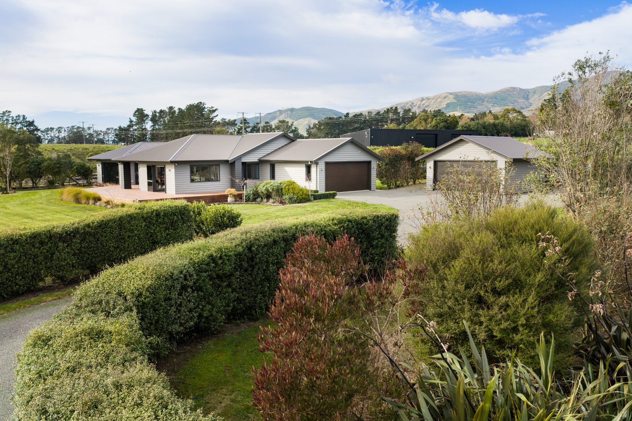 Modern Family Living with Outstanding Shed Space! — slide 50