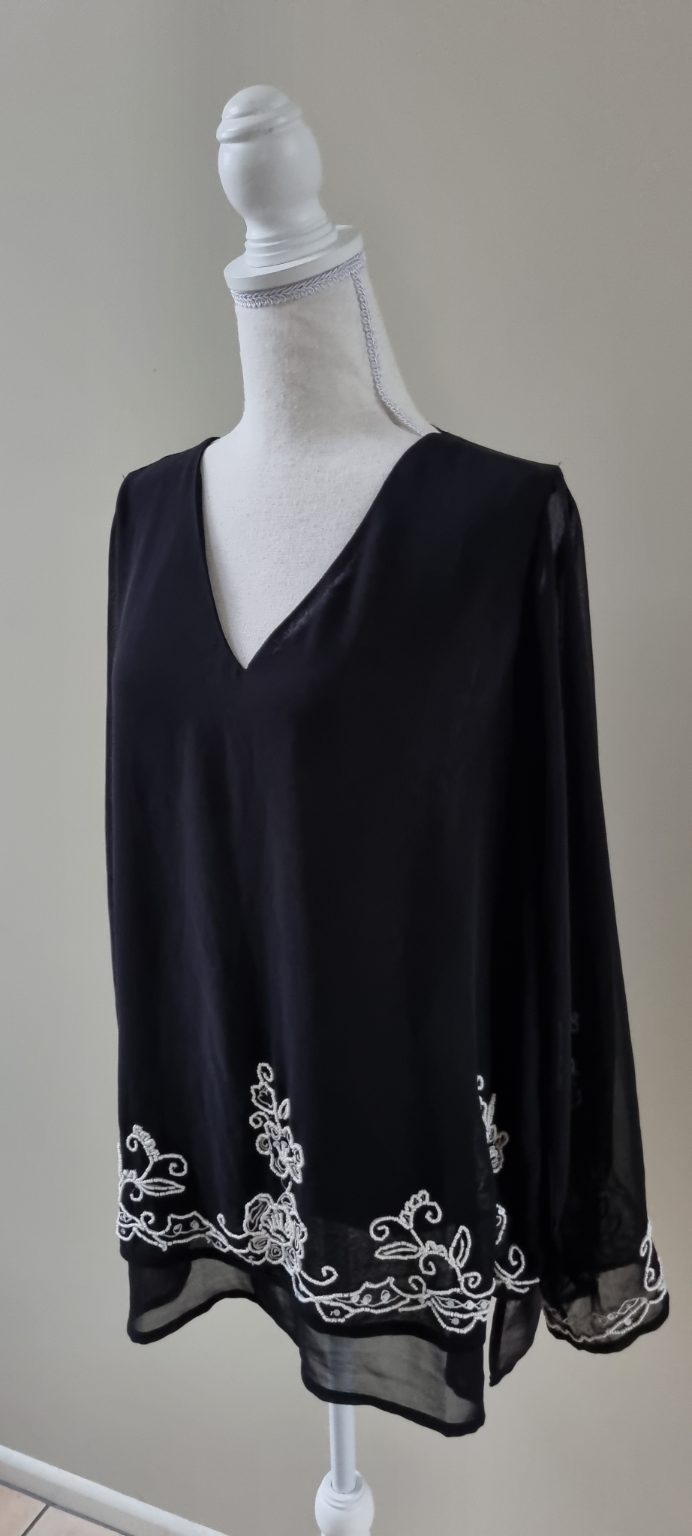 Together Black Top size 16, image 2