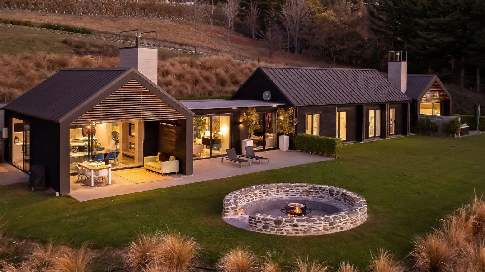 Elevated Living, Timeless Design, Stunning Views — slide 2