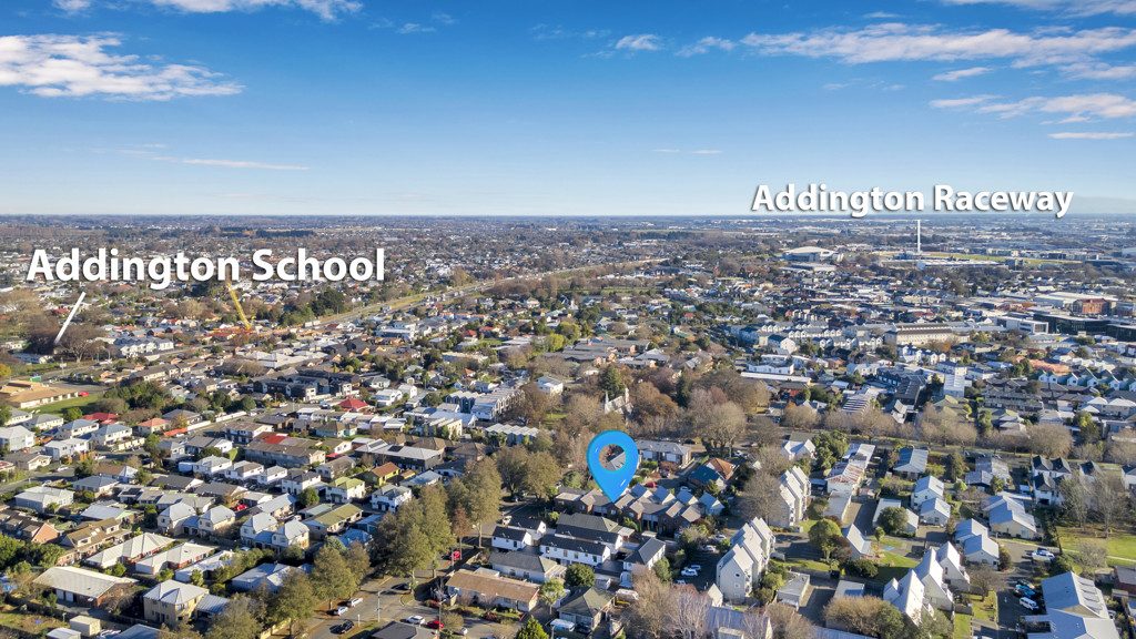 Modern 3-Bed Townhouse | Prime Addington Location — slide 19