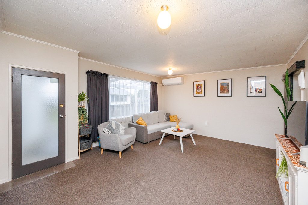EXCELLENT FIRST HOME OR INVESTMENT — slide 2