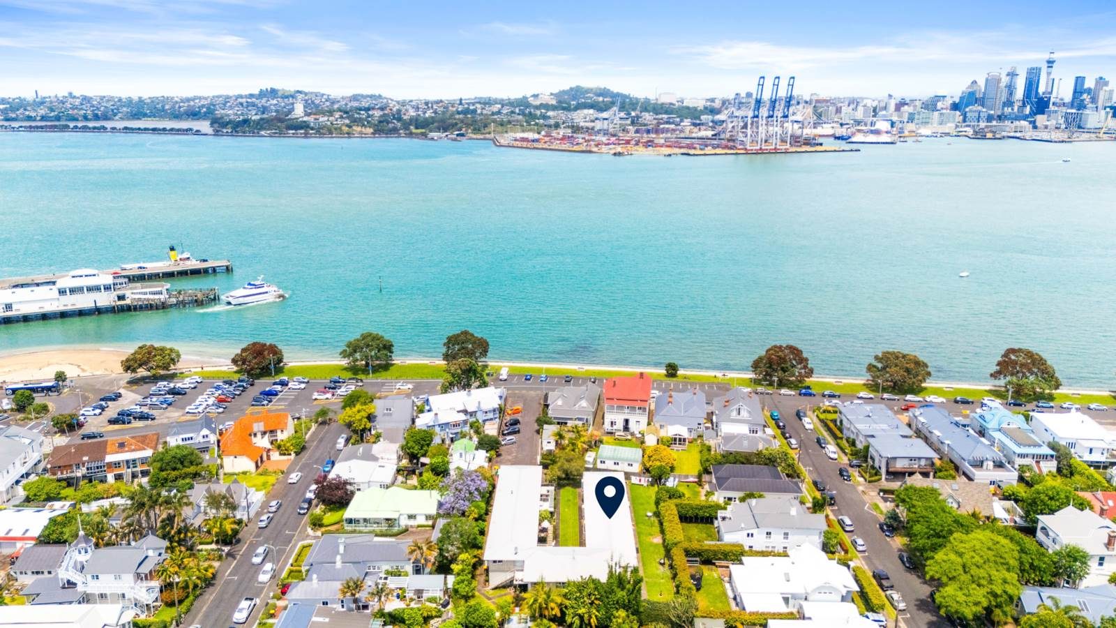 Carefree Devonport Living, Walk to Everything! — slide 2