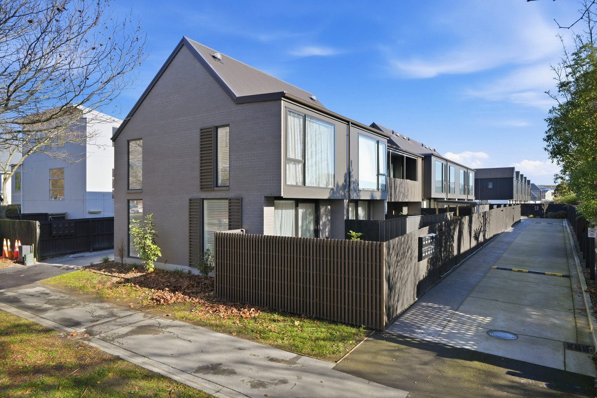 Quality Investment by Hagley Park and Chch Hospita — slide 2