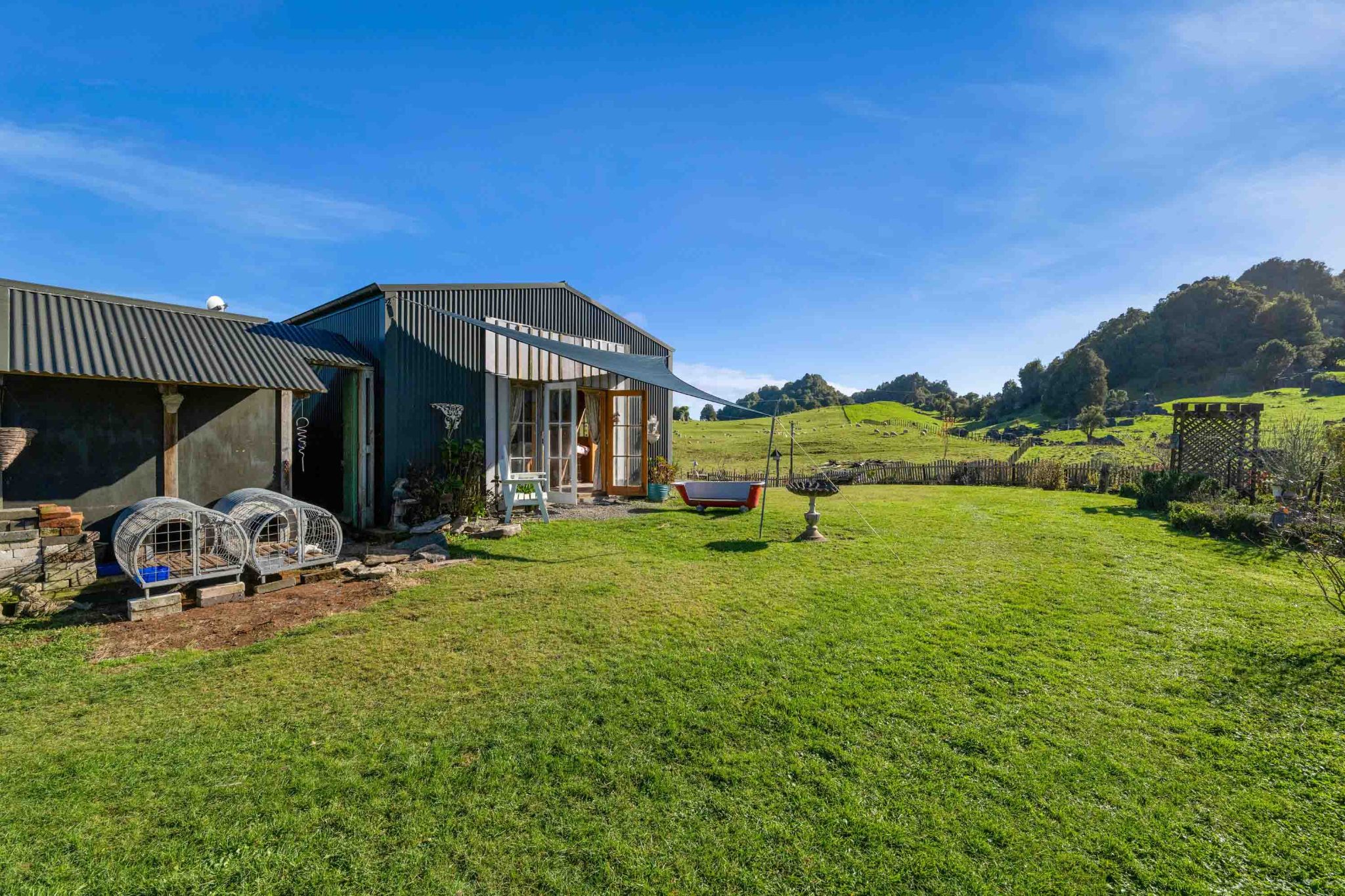 RUSTIC COUNTRY ESCAPE — slide 28