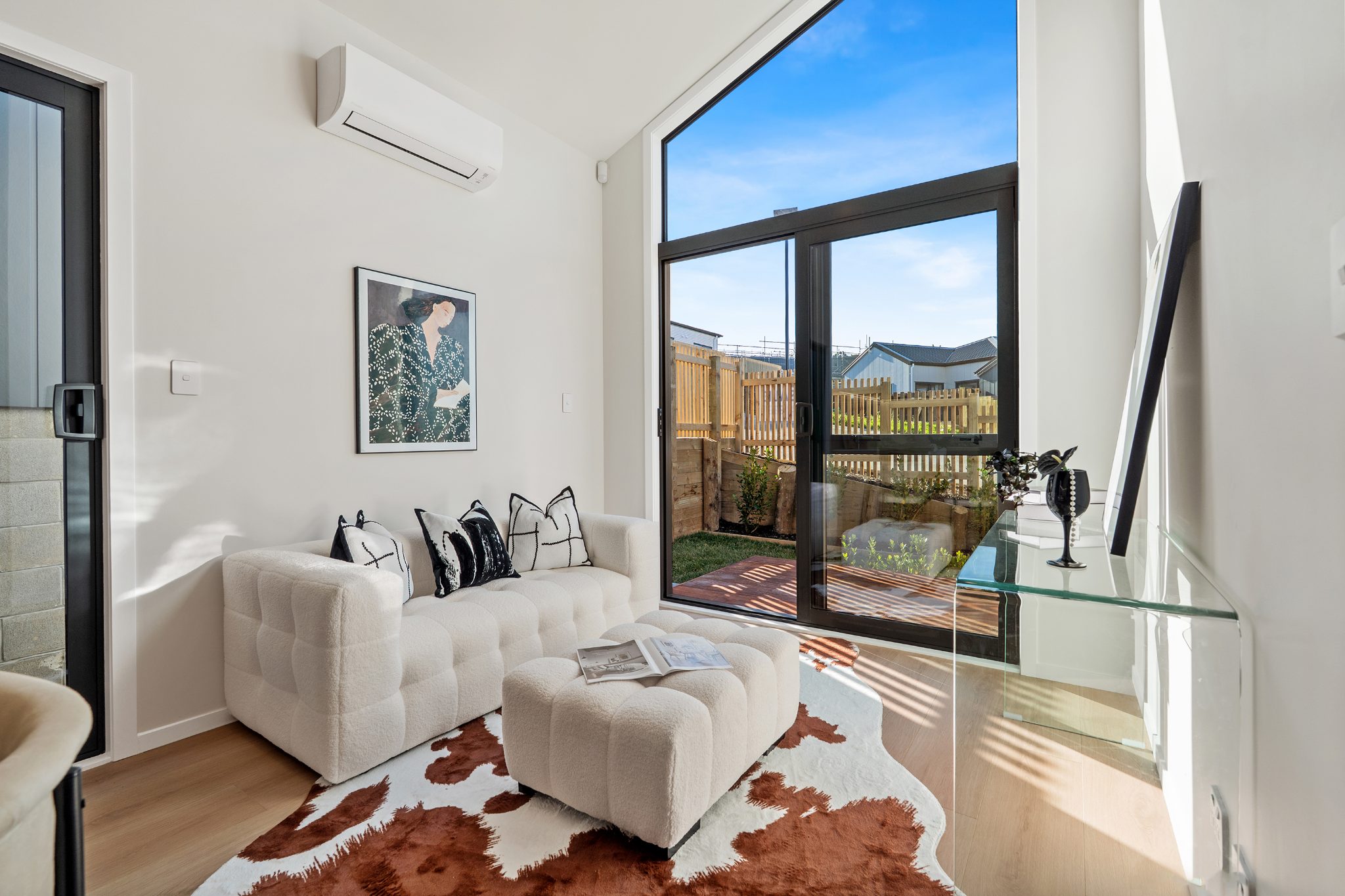 Modern Luxury Family Home — slide 2
