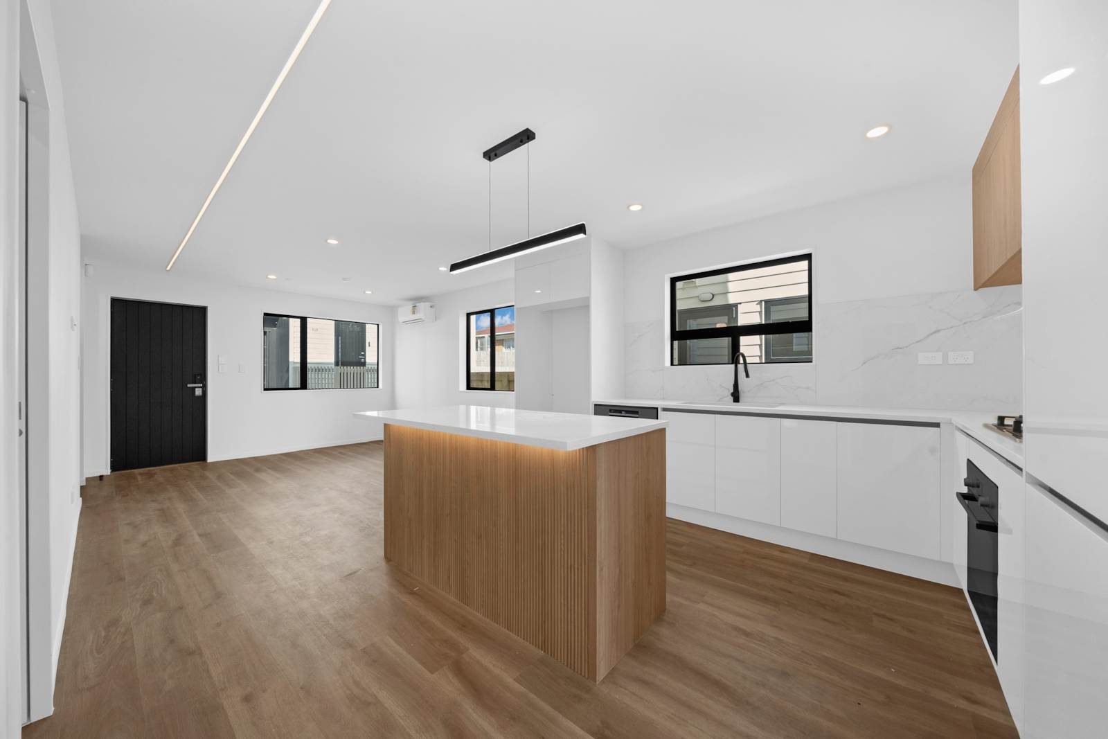 Standalone Freehold Living in an Exclusive Bou... — slide 19