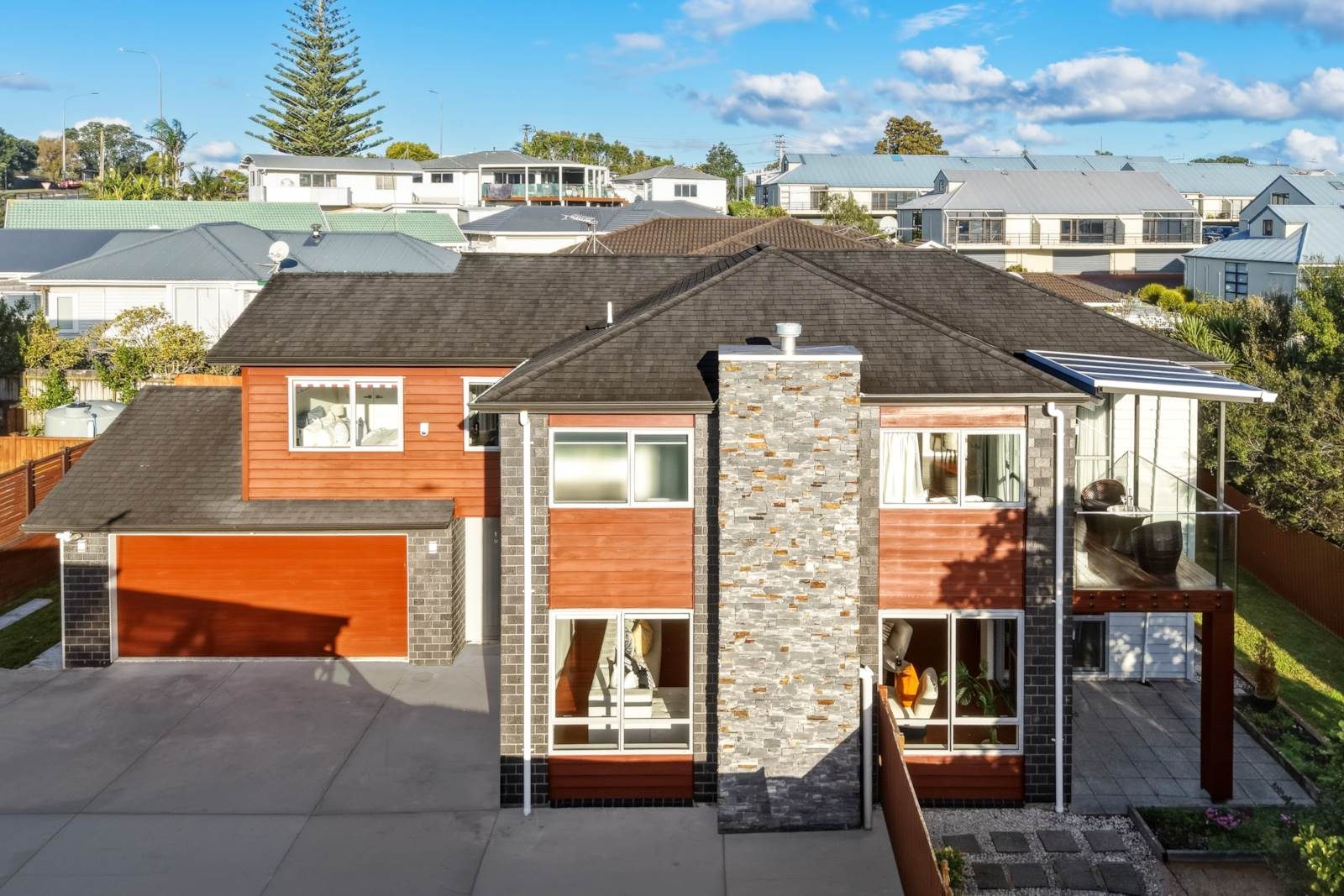 Spacious Rear - Positioned Family Living - Pri... — slide 2