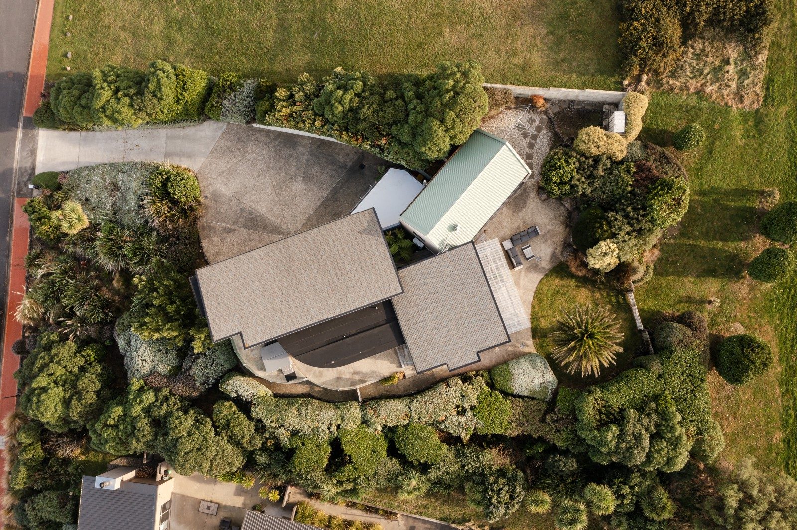 St Clair retreat on golf course fringe — slide 50