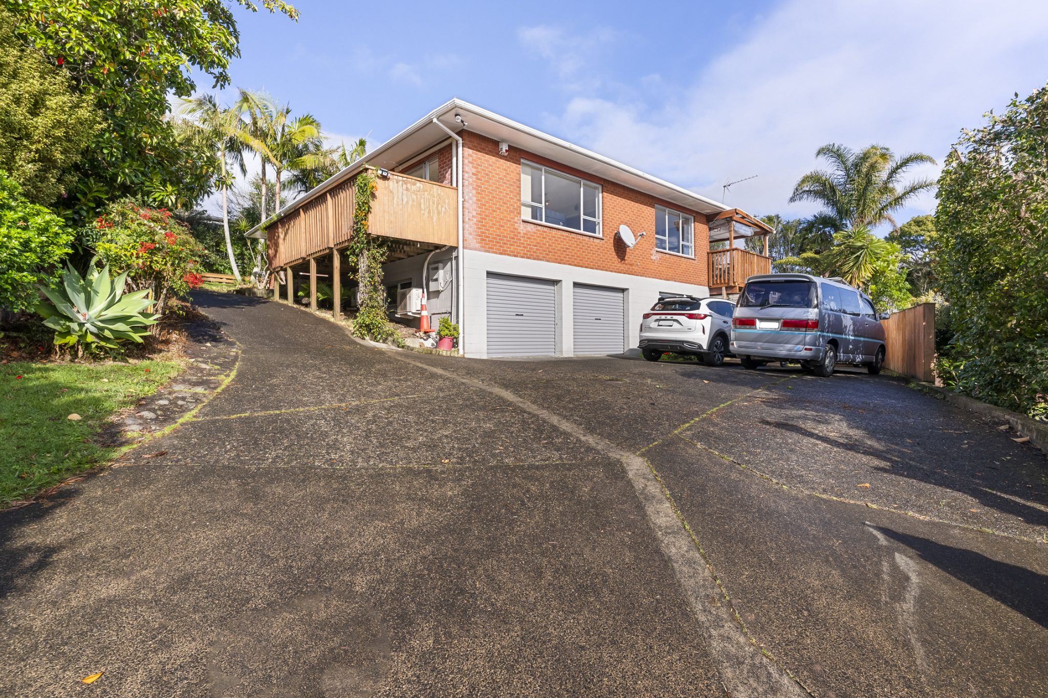 Family Living in the Heart of Mairangi Bay — slide 2