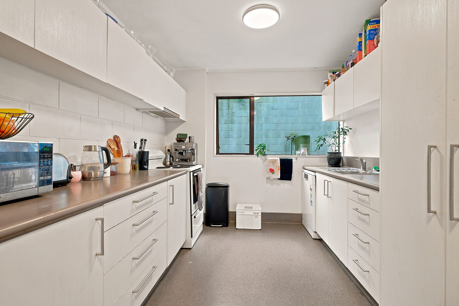 Well located student living — slide 2