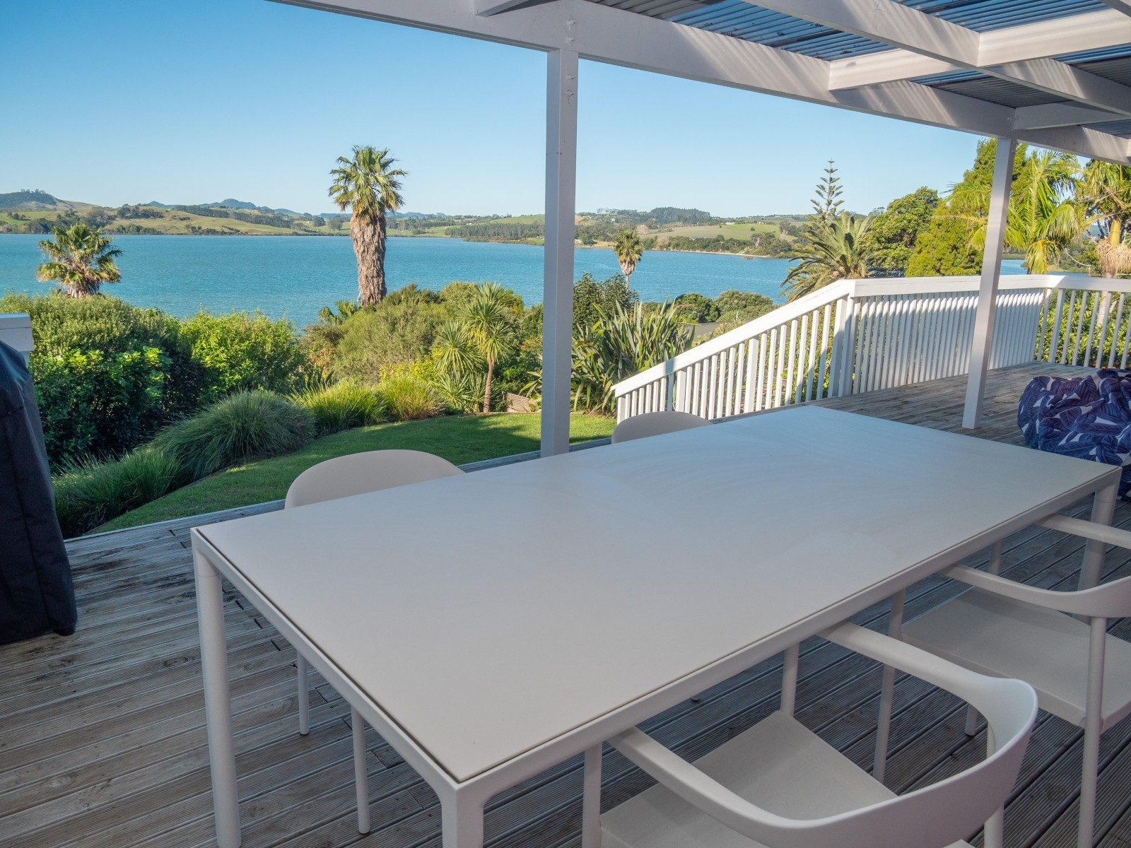 Well-appointed cottage, sublime harbour views — slide 1