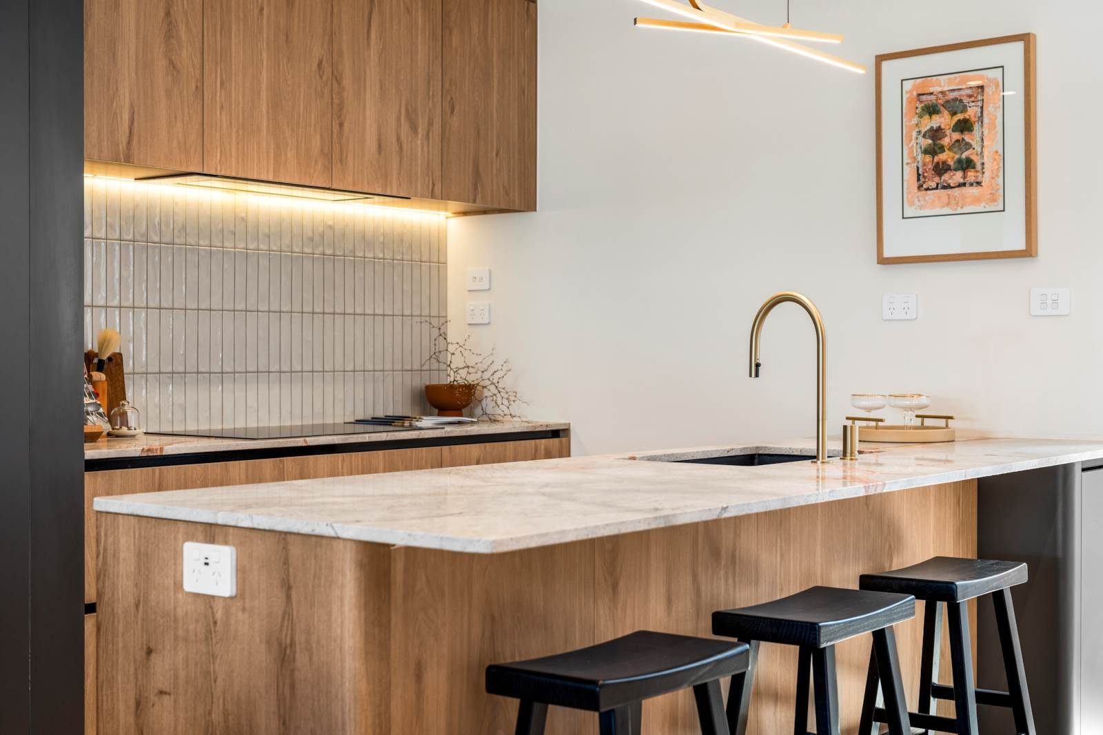 Luxury Freehold Living with Iconic Sky Tower Views — slide 2