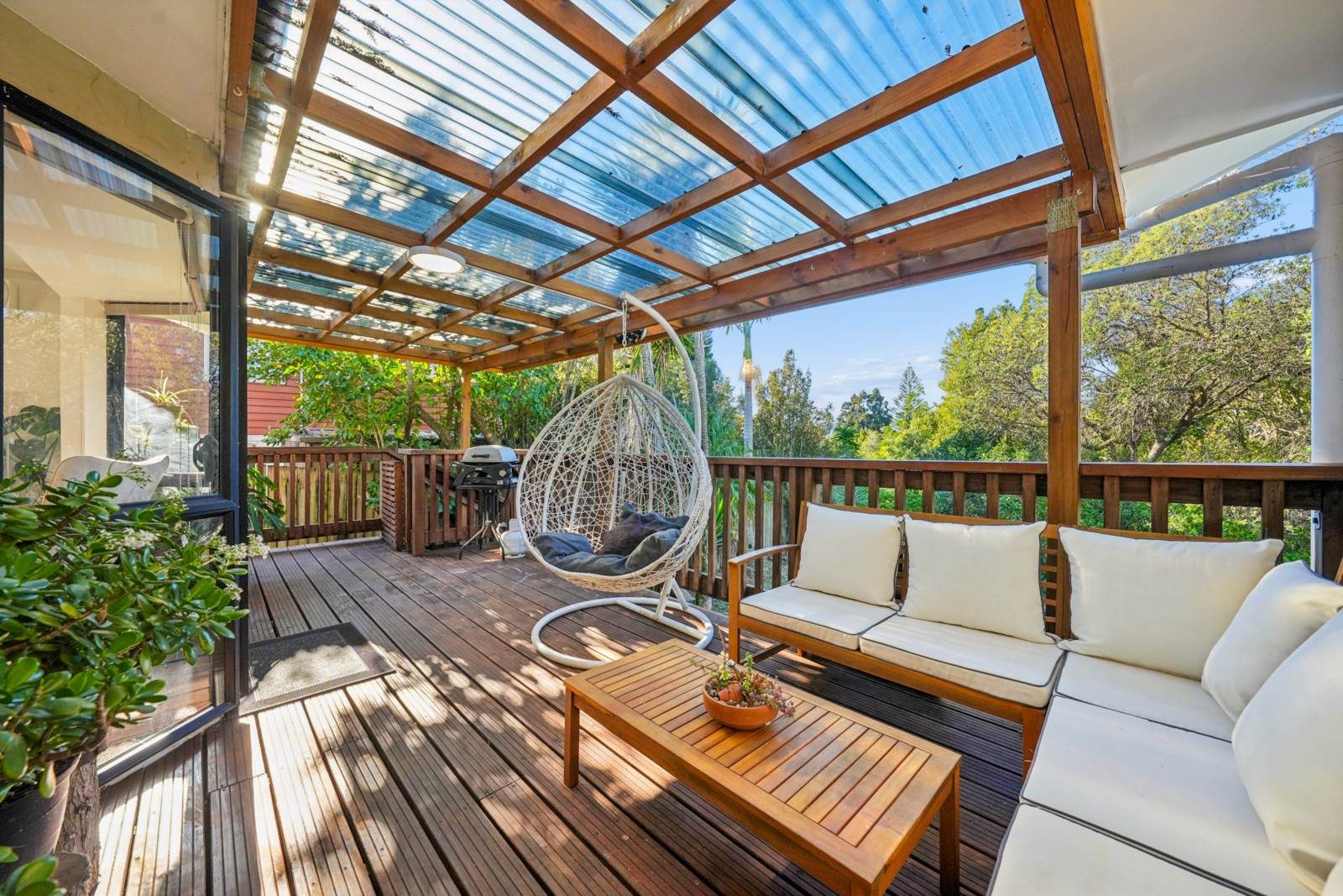 Private Retreat with Everyday Convenience — slide 2
