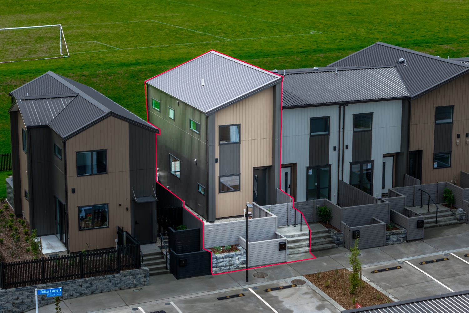 End Terrace Comfort and Style — slide 2