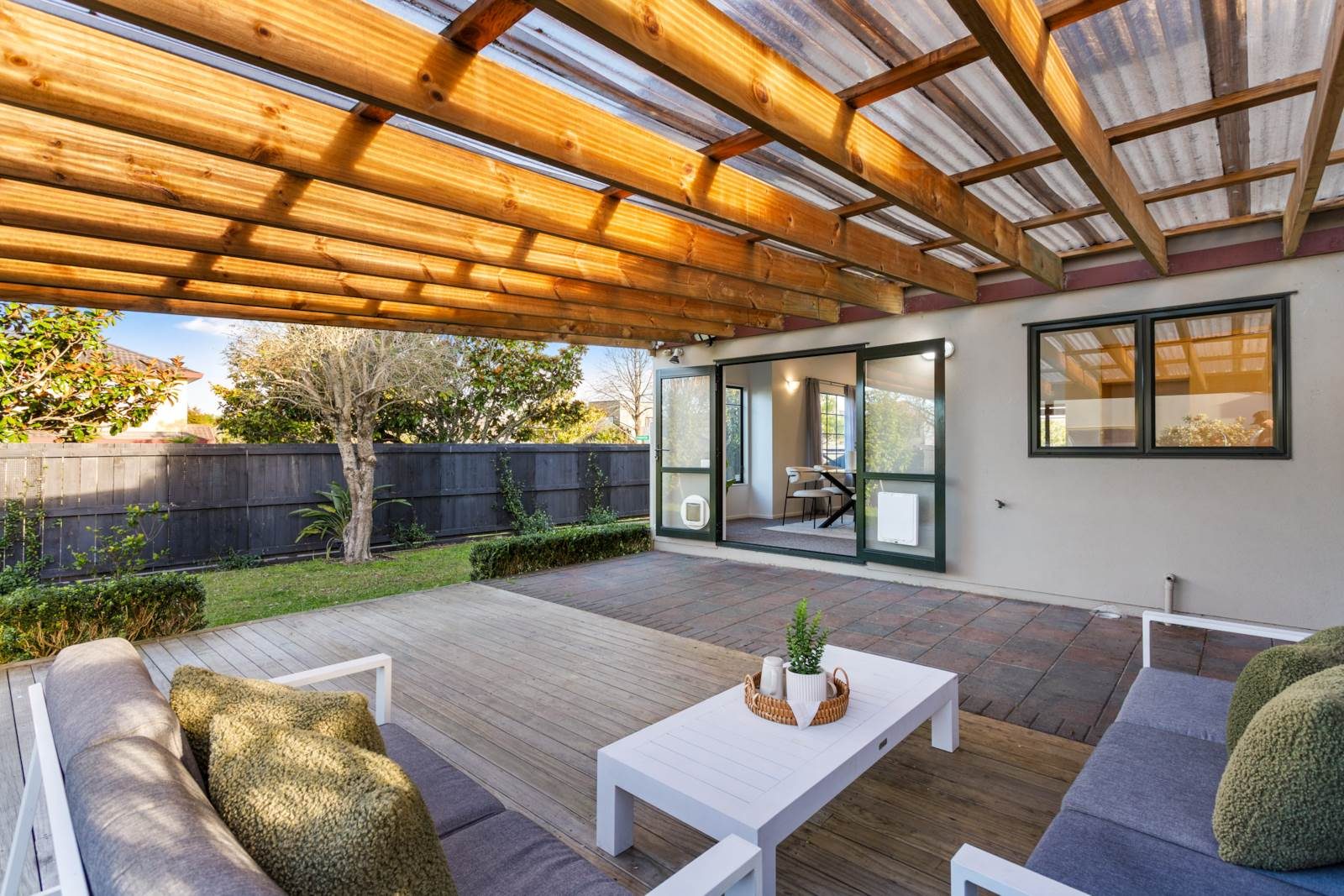Dream Location, Dream Lifestyle! — slide 2