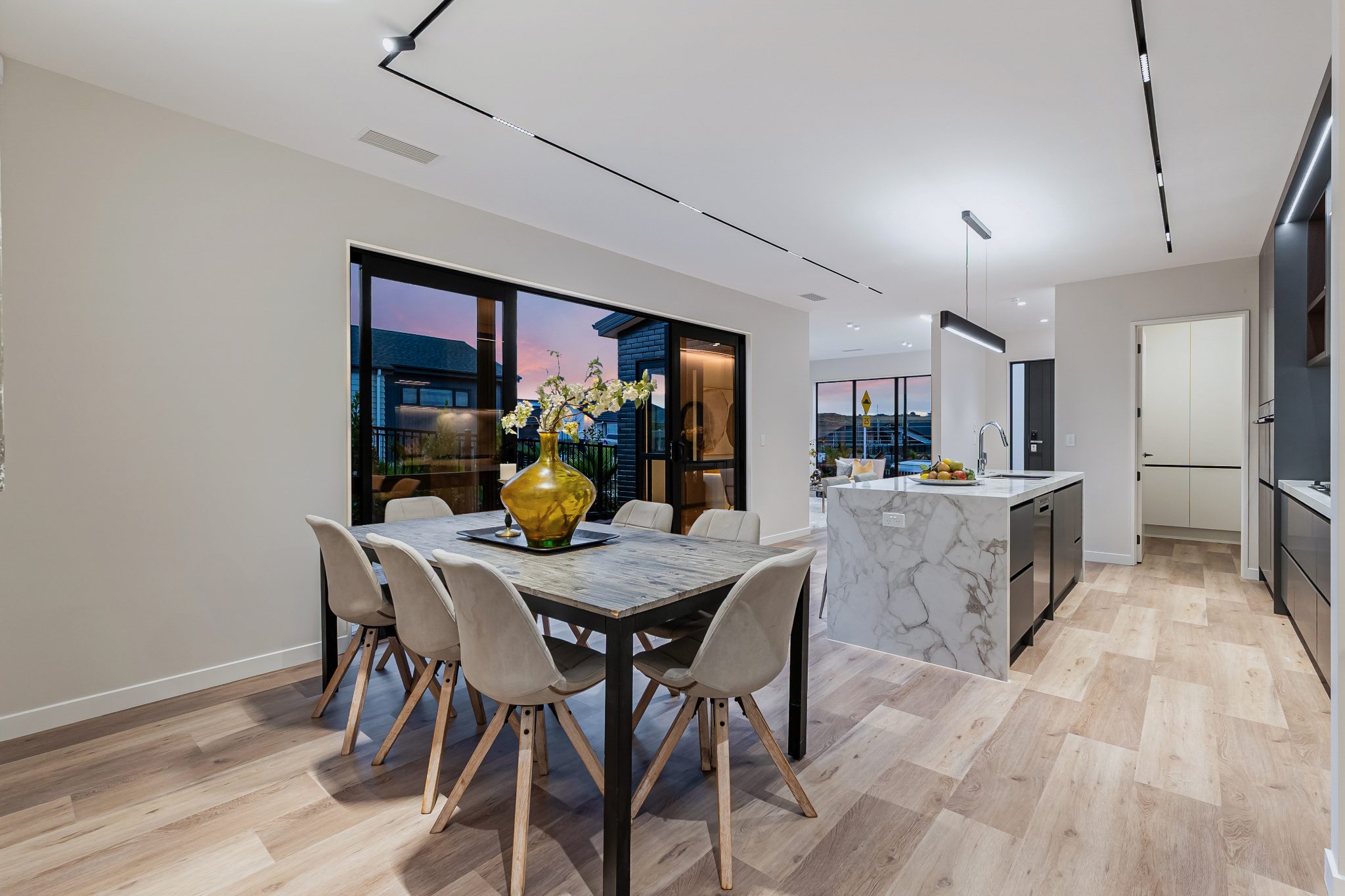 Sunny Corner Family Home with 2 Living Areas — slide 2