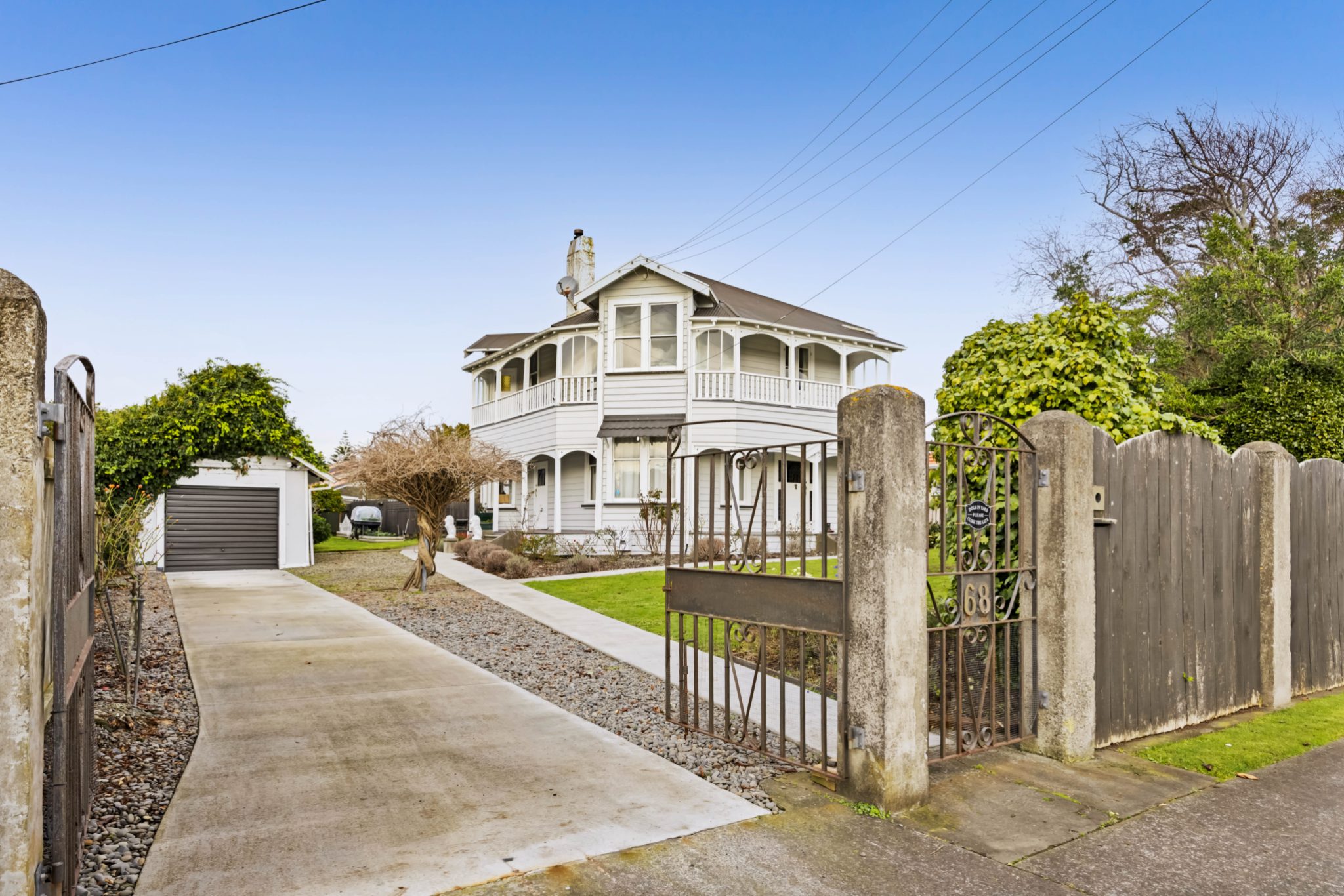 TWO STOREYS OF TIMELESS CHARM — slide 27