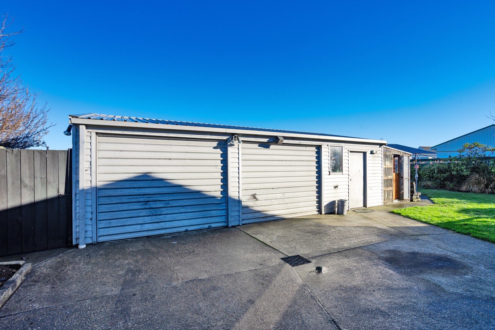 Four bedrooms, big garaging — slide 23