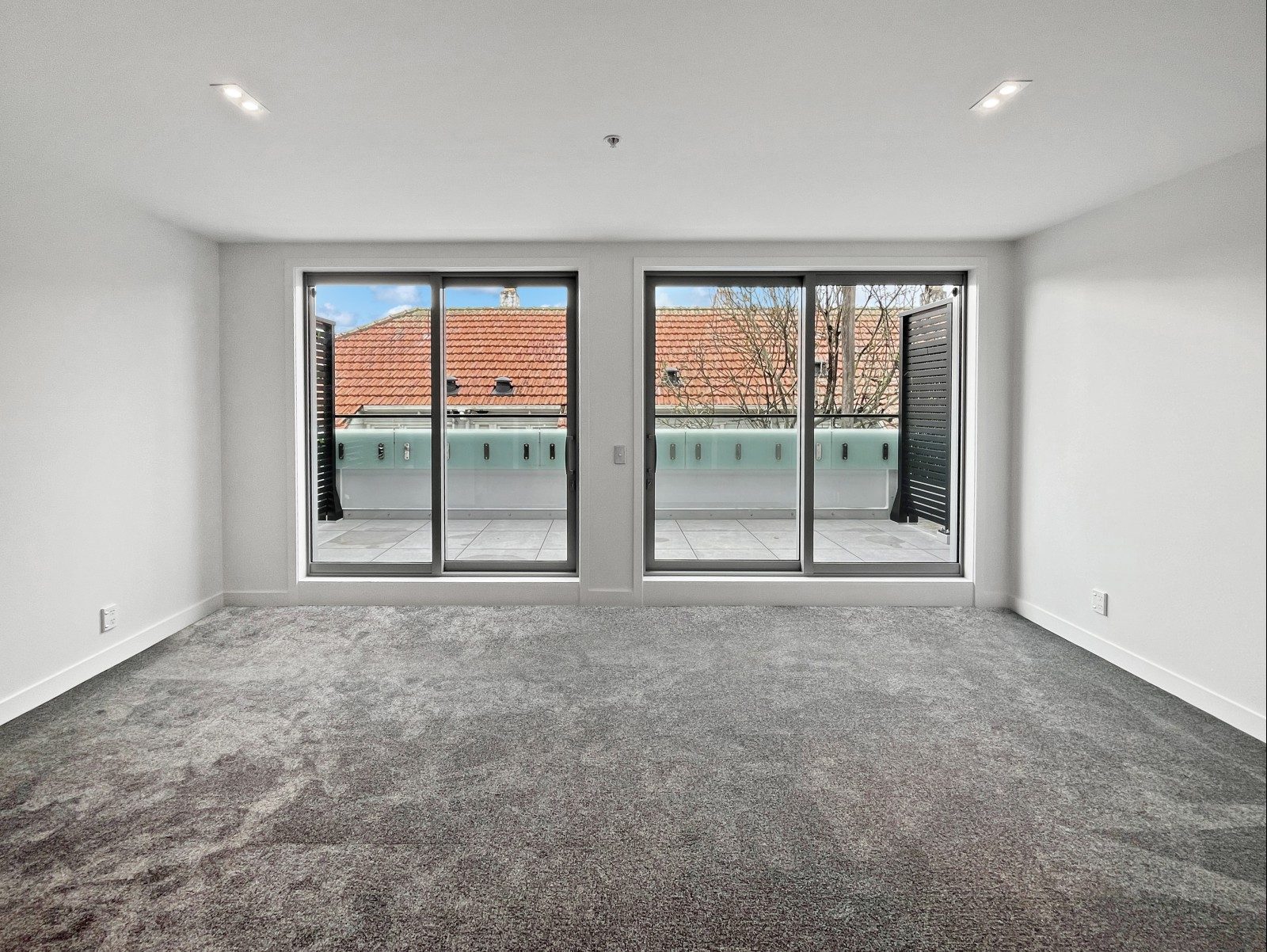 Renovated living in a prime city-fringe location — slide 2