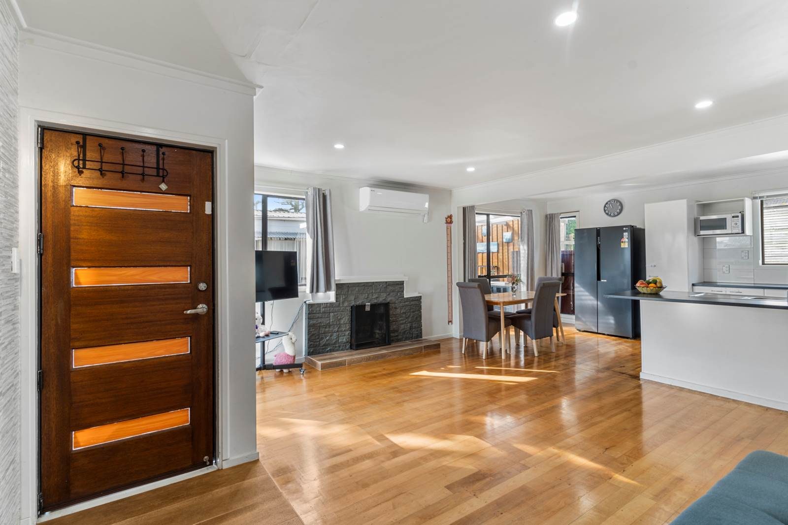 Spacious Family Home with Extra Rooms & Potential — slide 2