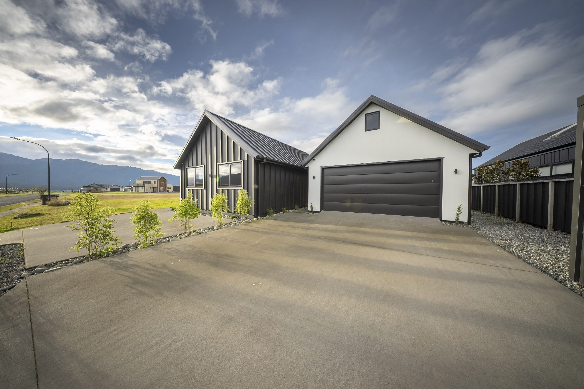 Modern Family Home + 2 Bed Unit — slide 2